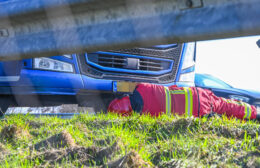 Vrachtwagen in brand op A7 bij Marum