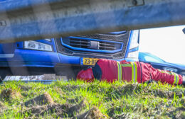 Vrachtwagen in brand op A7 bij Marum
