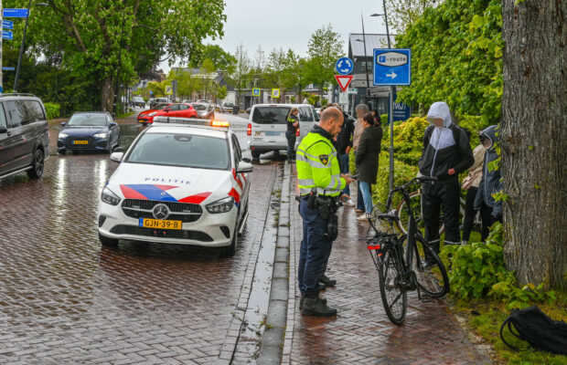 Taxi schept fietser bij ongeval