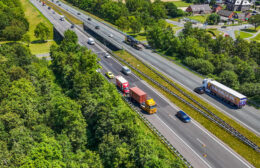Klapband zorgt voor lange file op A7 bij Marum
