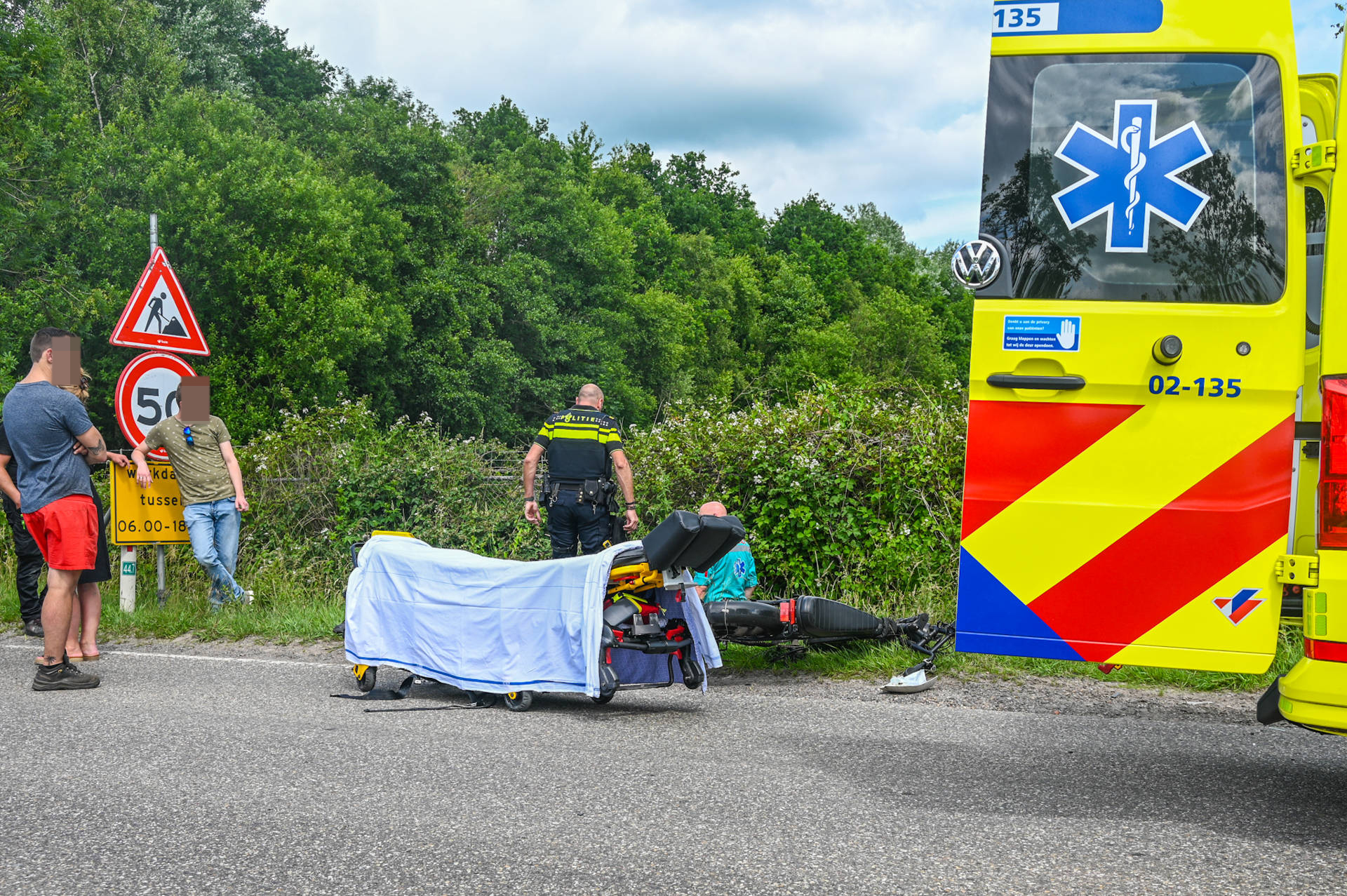 Fatbiker gewond bij aanrijding met bedrijfsbus in Drachtstercompagnie