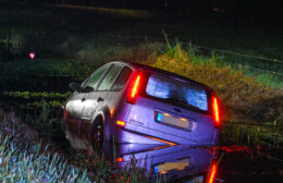 Automobiliste mist bocht in de weg