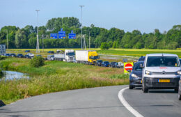 Lange files op A7 en N31 bij Drachten door kapotte vrachtwagen