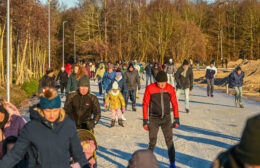 Ook op 2e Kerstdag veedl schaatsplezier op nieuwe ijsbaan in Tolbert